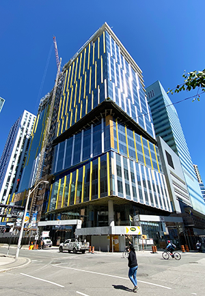 A tall building with glass walls in downtown Toronto