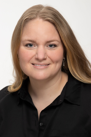 Headshot of Lisa Robinson