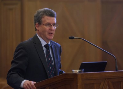Dr. Stephen Scherer speaking at a podium